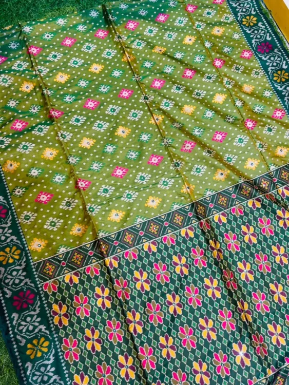 Soft quality Silk Saree With Mirror Works & Blouse Piece. - Image 4