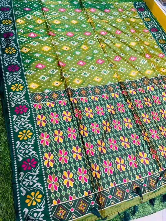 Soft quality Silk Saree With Mirror Works & Blouse Piece.