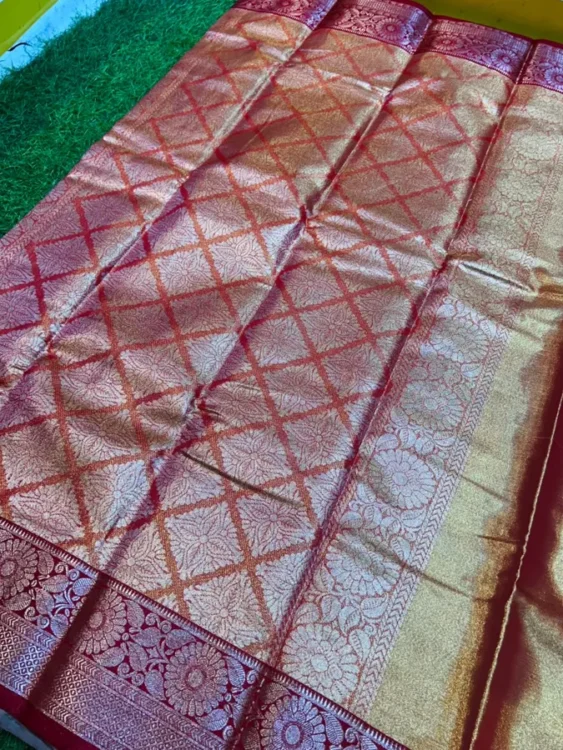 Premium quality Tissue Silk Saree in Contrast With Blouse Piece. - Image 4