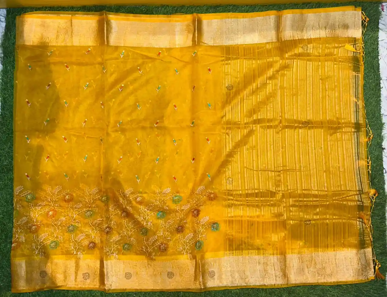 Soft quality Muslin Silk Saree With stone works & Blouse piece - Image 2