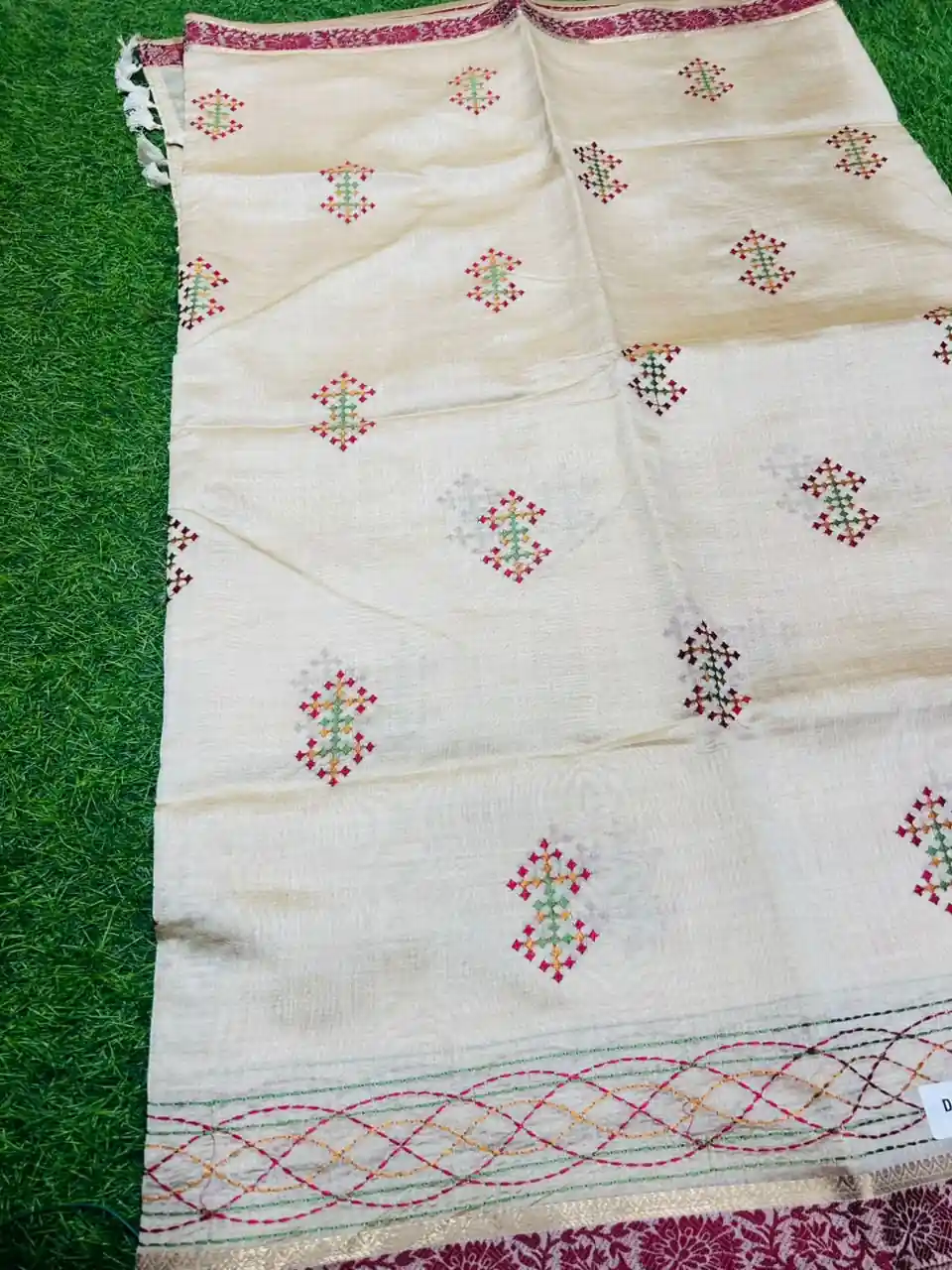 Soft quality Tussar Silk Saree with Blouse Piece - Image 3