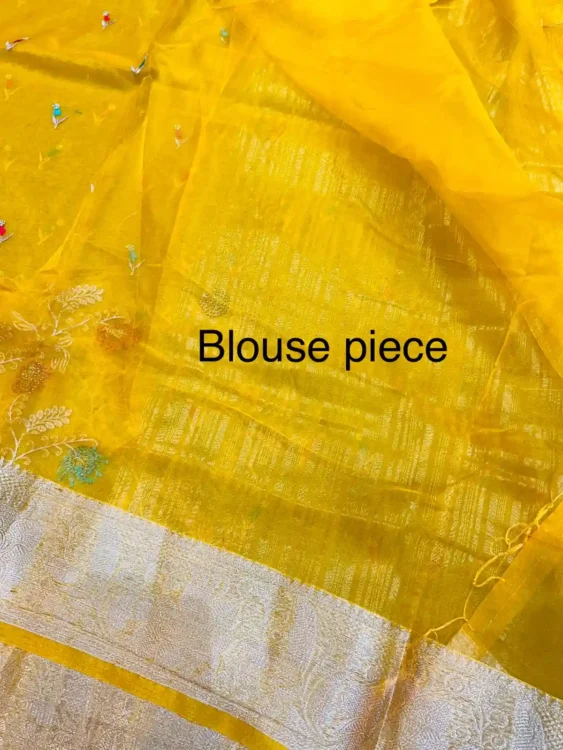 Soft quality Muslin Silk Saree With stone works & Blouse piece - Image 3