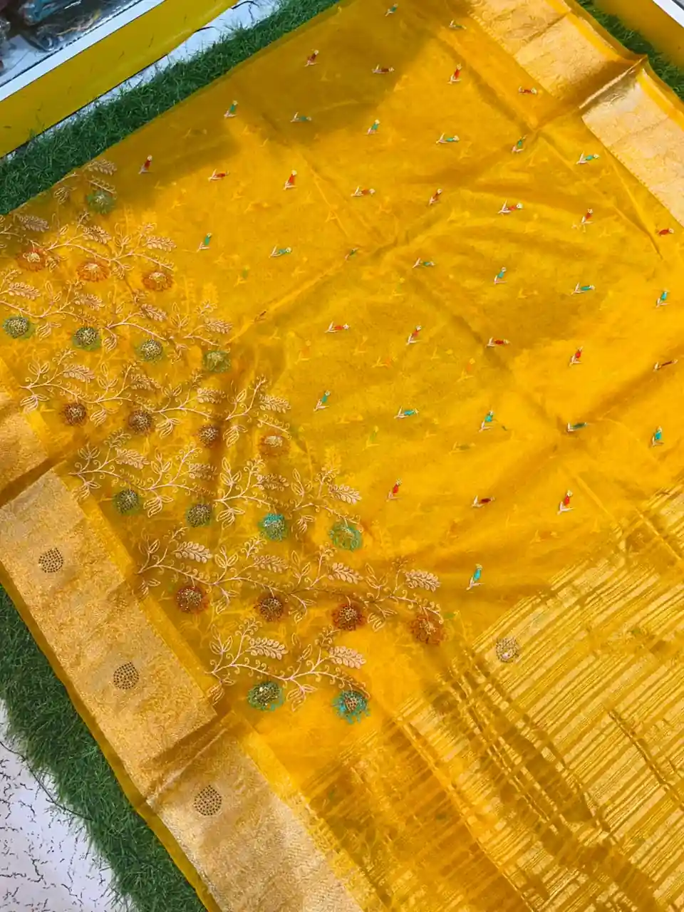 Soft quality Muslin Silk Saree With stone works & Blouse piece - Image 4