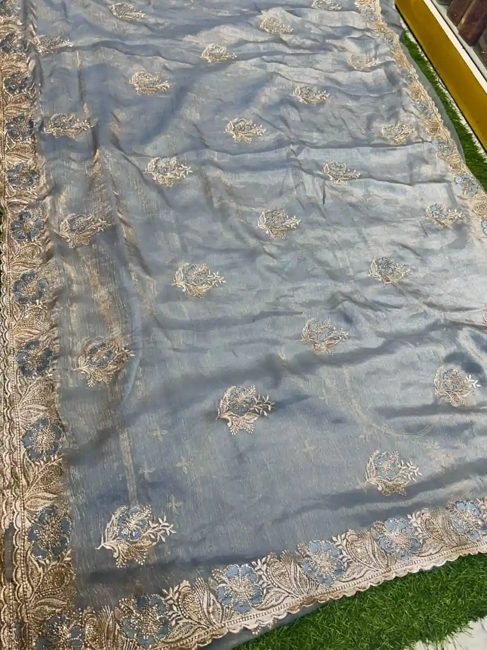Premium quality Party Wear Saree & Blouse piece - Image 4