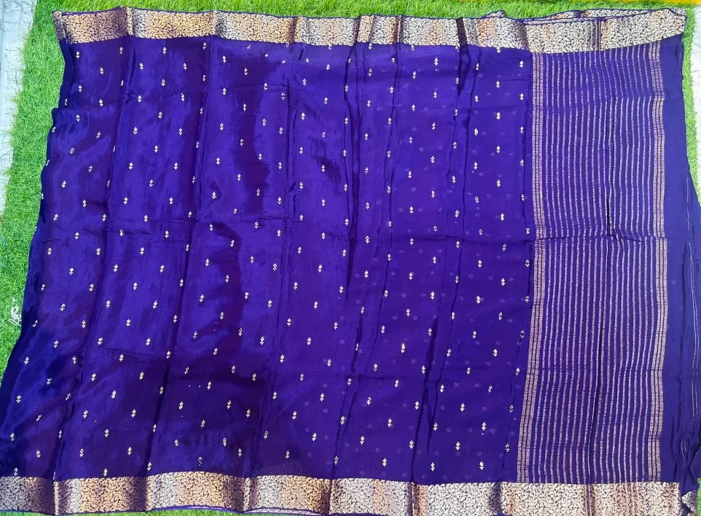 Soft quality Crap Shiffon Saree with Jarkhan Works & Blouse Piece. - Image 2