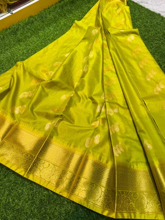 Soft quality Copper Silk Saree With Blouse piece - Image 3