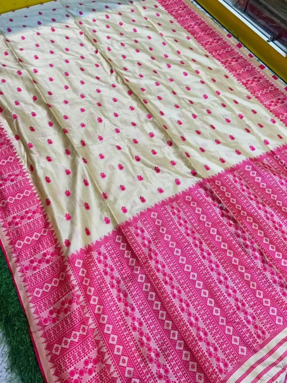 Premium quality Tashar Silk Saree in contrast border With Blouse Piece - Image 2