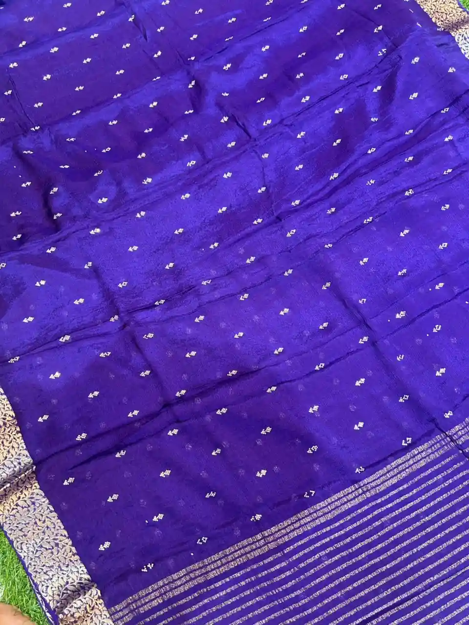 Soft quality Crap Shiffon Saree with Jarkhan Works & Blouse Piece. - Image 4