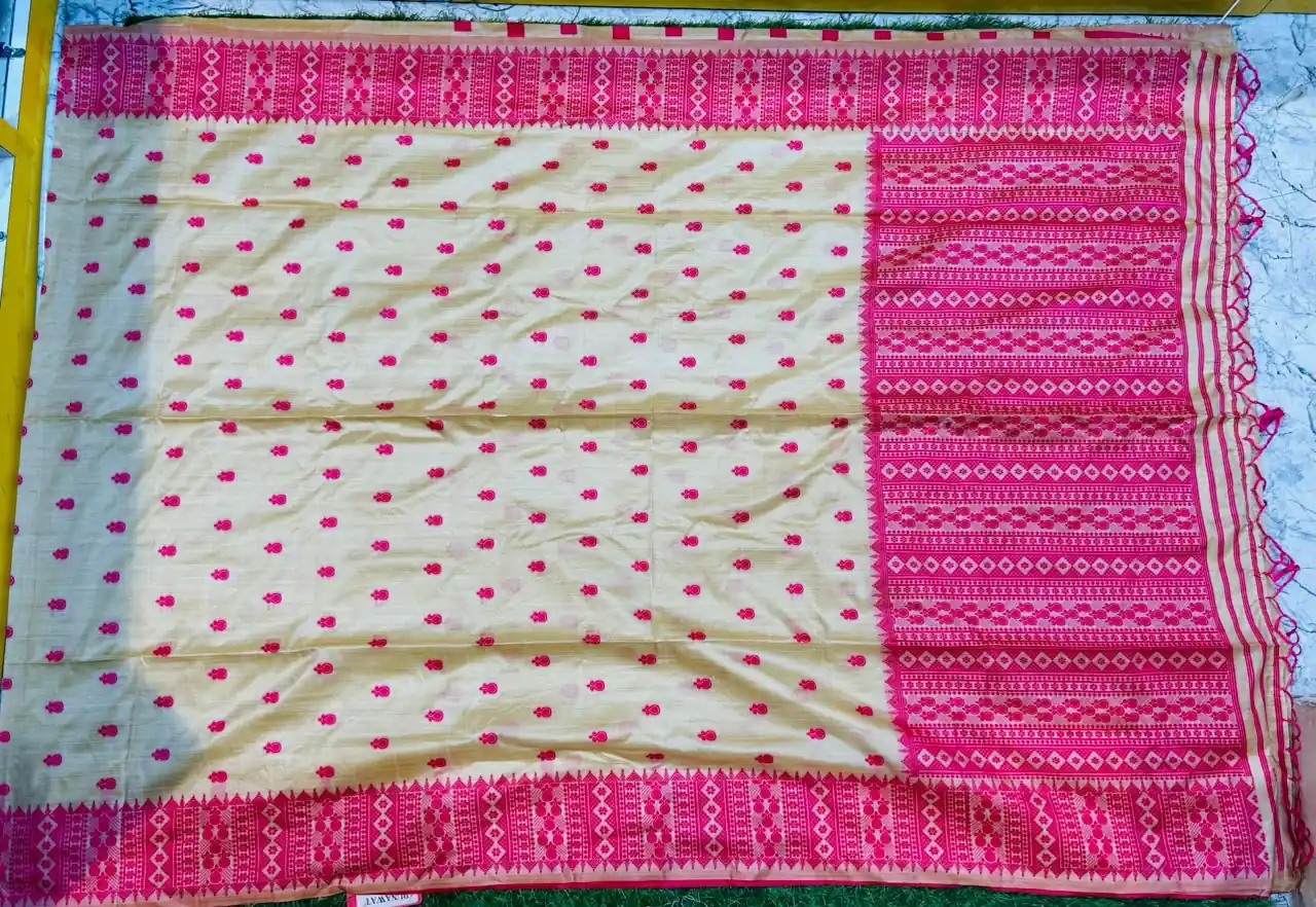 Premium quality Tashar Silk Saree in contrast border With Blouse Piece - Image 3