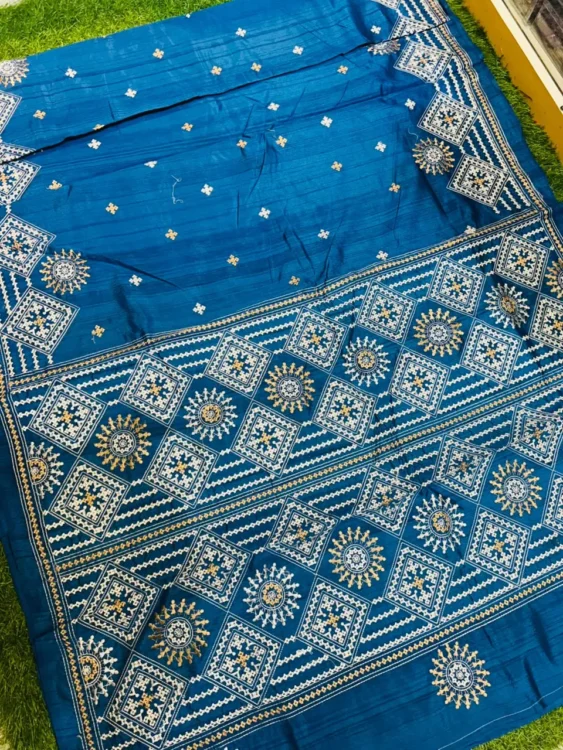 Premium quality Gujrati Silk Saree With thread works & Blouse Piece - Image 5