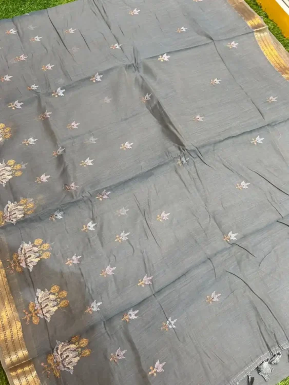 Soft quality Tashar Silk Saree With Blouse Piece - Image 2