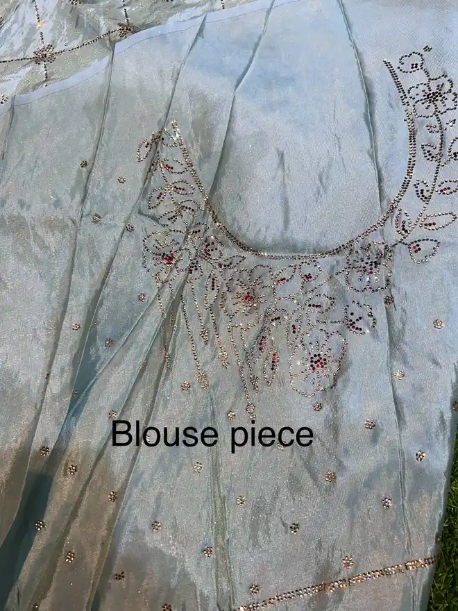 Soft quality Chiffon Party Wear Saree With Blouse piece - Image 2
