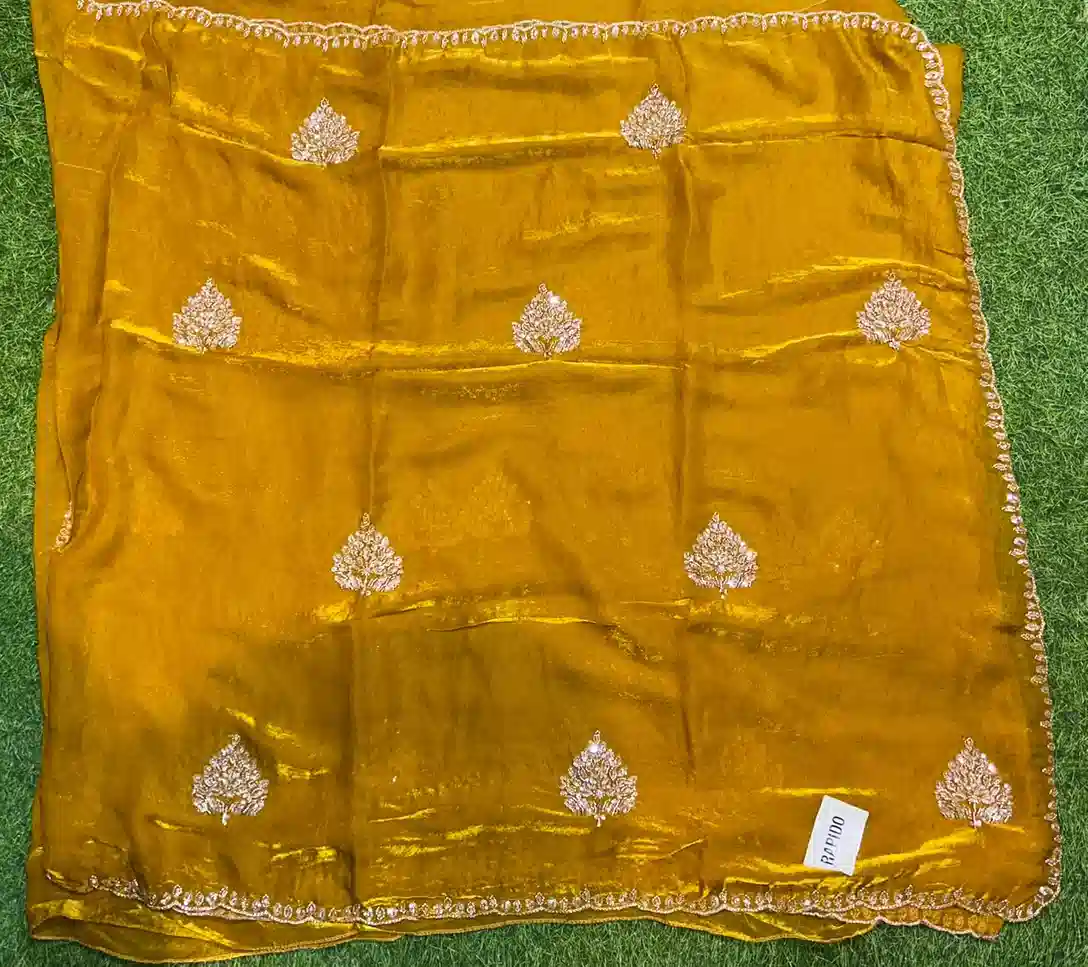 Soft quality Fendy Chiffon Party Wear Saree With Blouse piece - Image 4